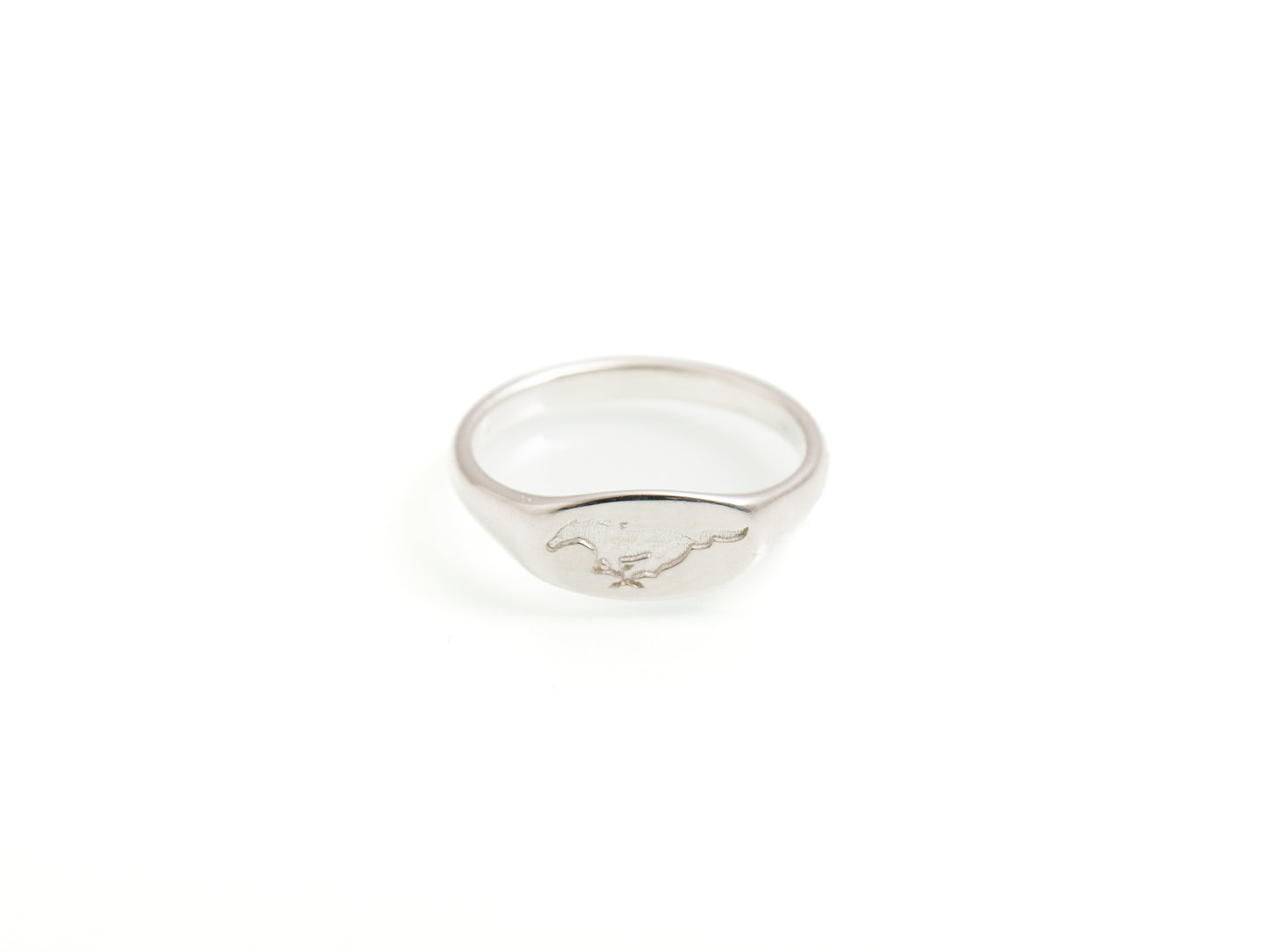 Mustang Queen Ring